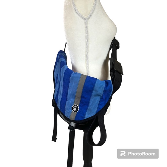 Crumpler Wonder Weenie blue and black messenger bag - Picture 1 of 14